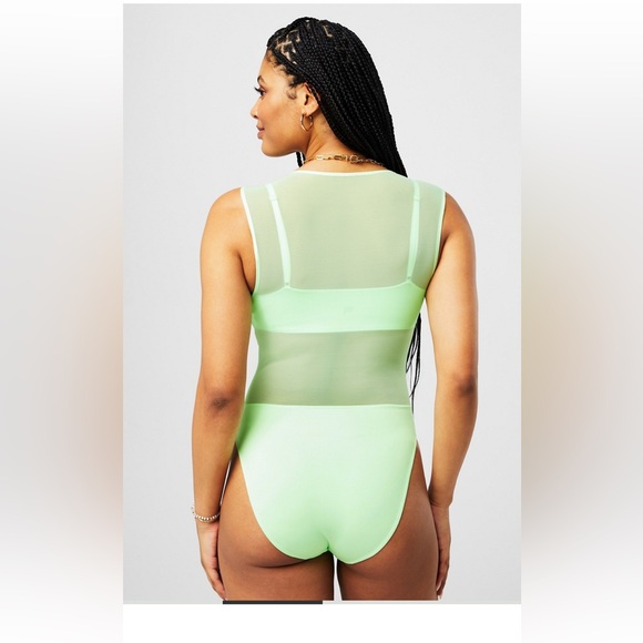 Fabletics mesh top and windbreaker pants - Picture 3 of 8